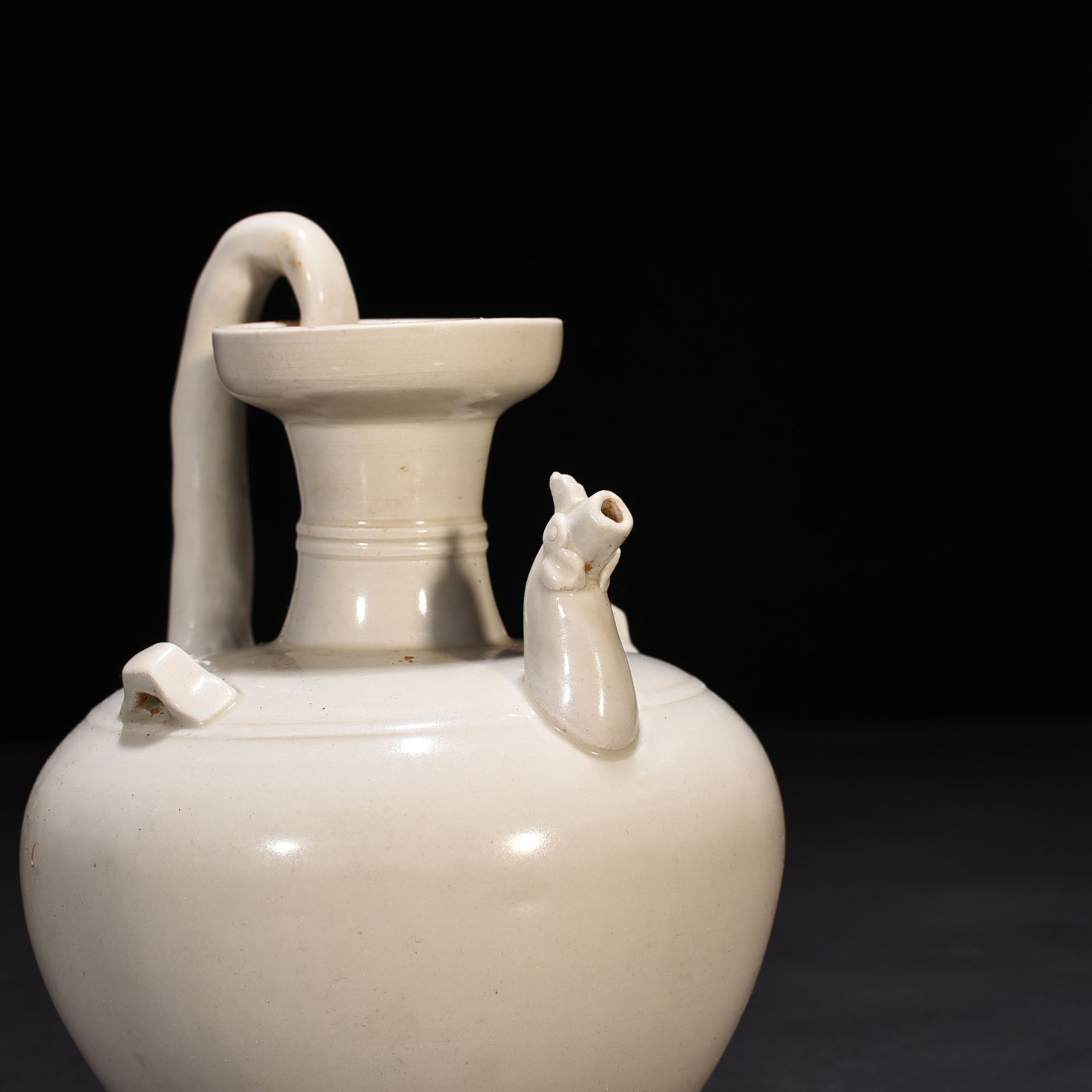 Tang Dynasty Xing kiln surplus style chicken head pot