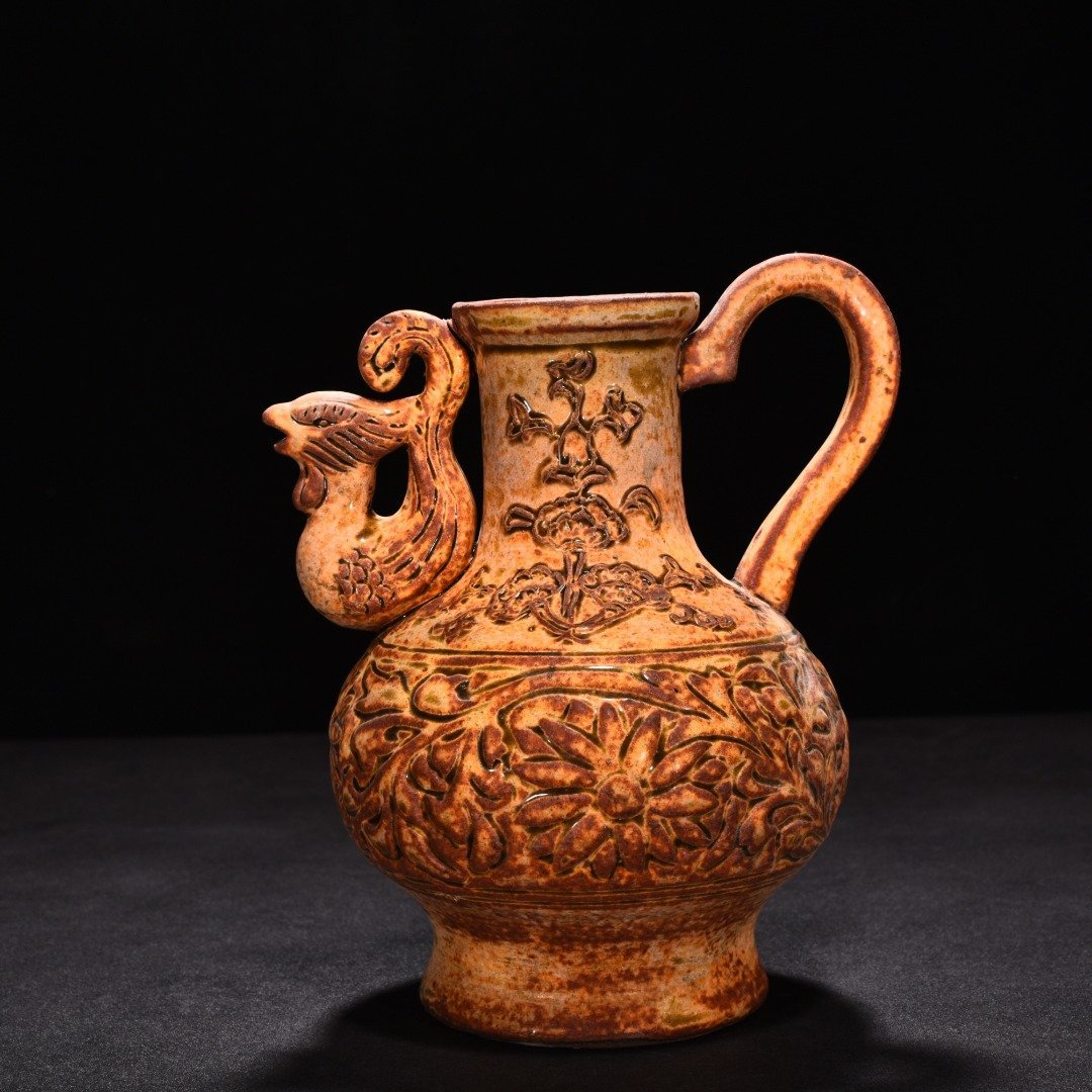 Tang Dynasty yellow glaze phoenix head pot