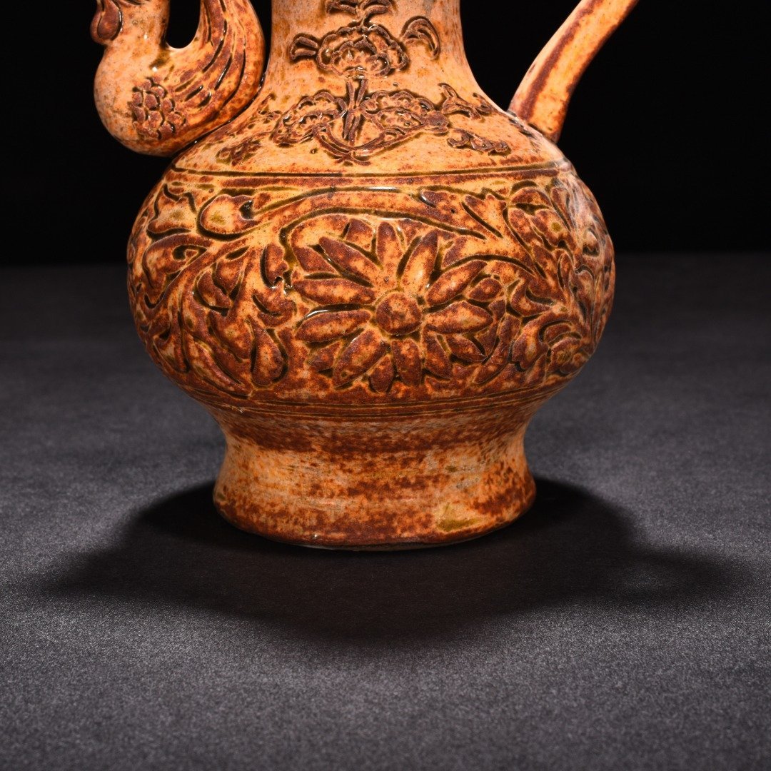 Tang Dynasty yellow glaze phoenix head pot