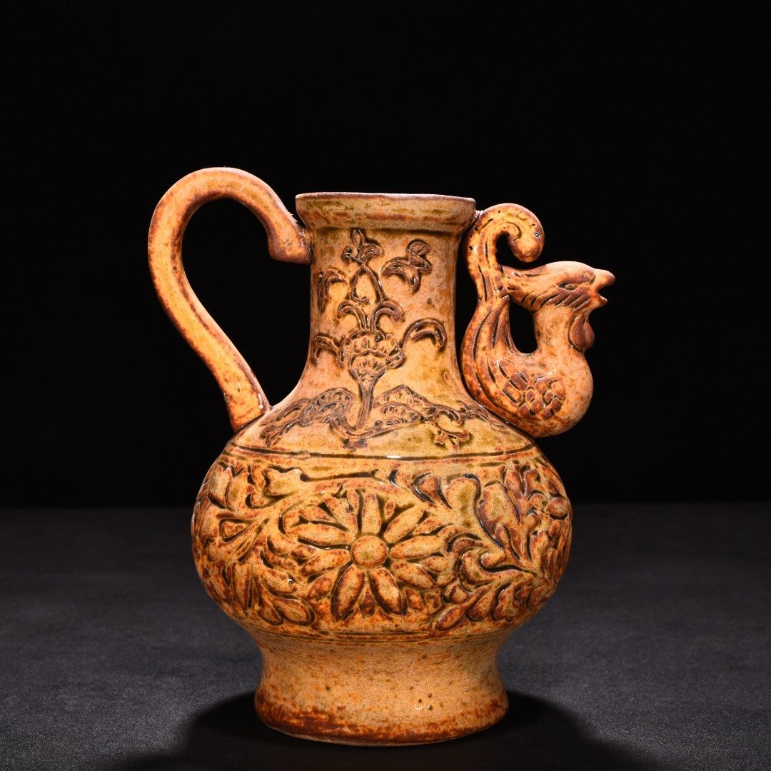 Tang Dynasty yellow glaze phoenix head pot
