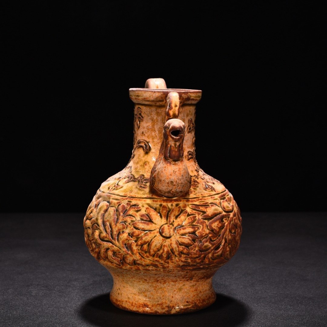 Tang Dynasty yellow glaze phoenix head pot