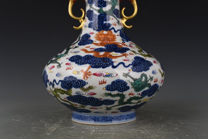 Qing Dynasty Qianlong blue and white pastel cloud and dragon pattern double-eared dish-mouth bottle