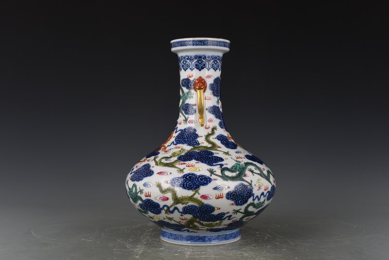 Qing Dynasty Qianlong blue and white pastel cloud and dragon pattern double-eared dish-mouth bottle