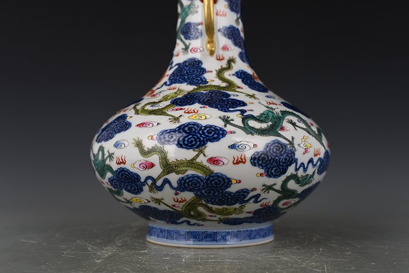 Qing Dynasty Qianlong blue and white pastel cloud and dragon pattern double-eared dish-mouth bottle