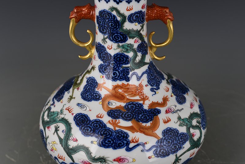 Qing Dynasty Qianlong blue and white pastel cloud and dragon pattern double-eared dish-mouth bottle
