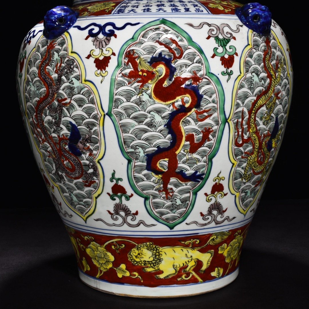 Ming Dynasty Longqing colorful sea water dragon pattern animal ear general jar