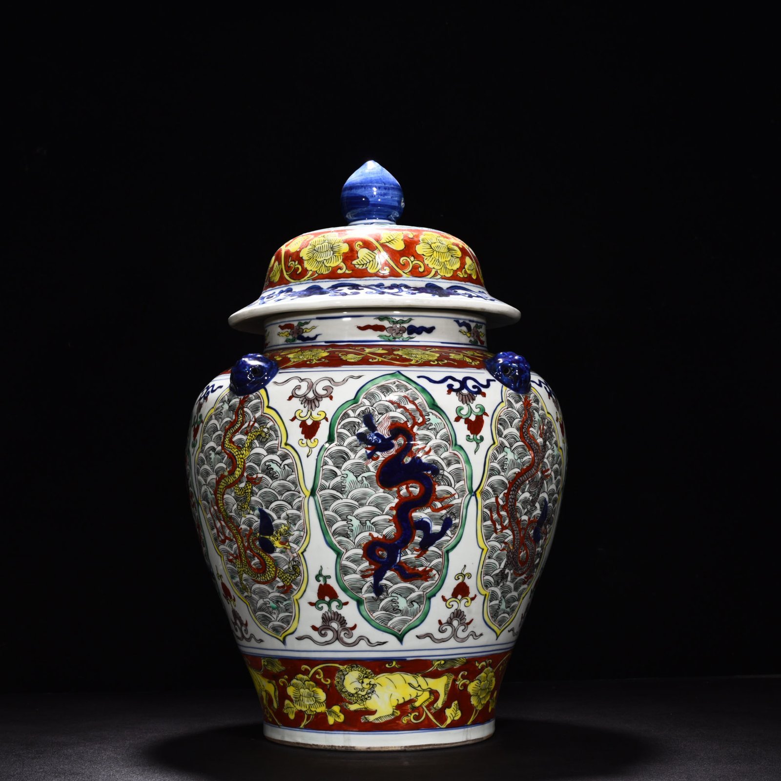 Ming Dynasty Longqing colorful sea water dragon pattern animal ear general jar