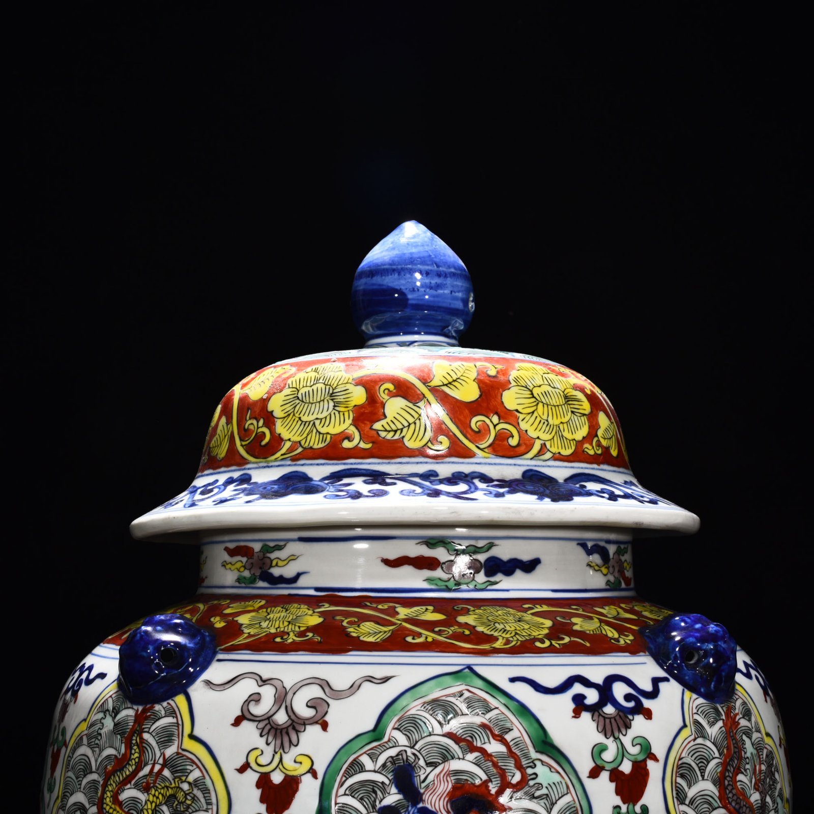 Ming Dynasty Longqing colorful sea water dragon pattern animal ear general jar