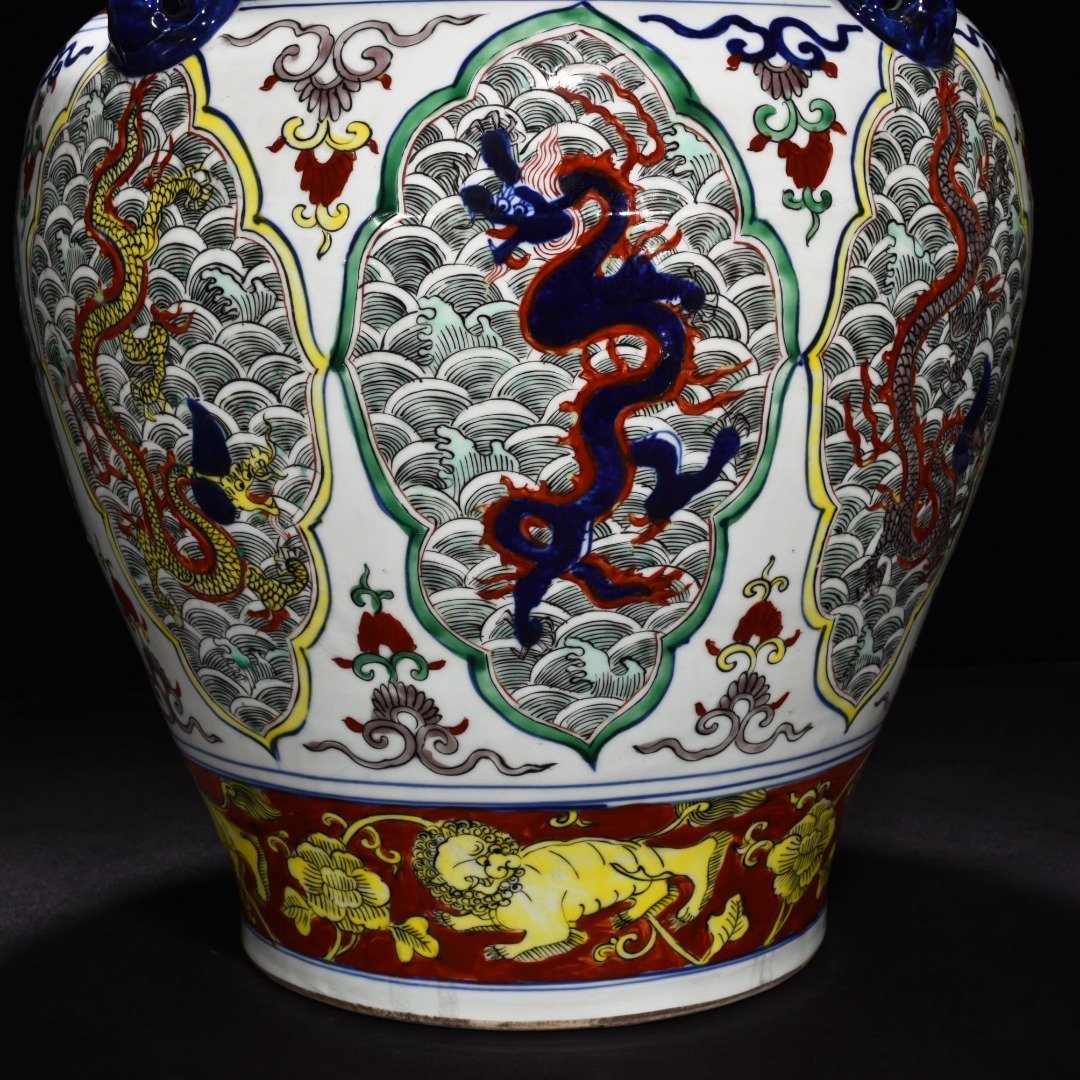 Ming Dynasty Longqing colorful sea water dragon pattern animal ear general jar