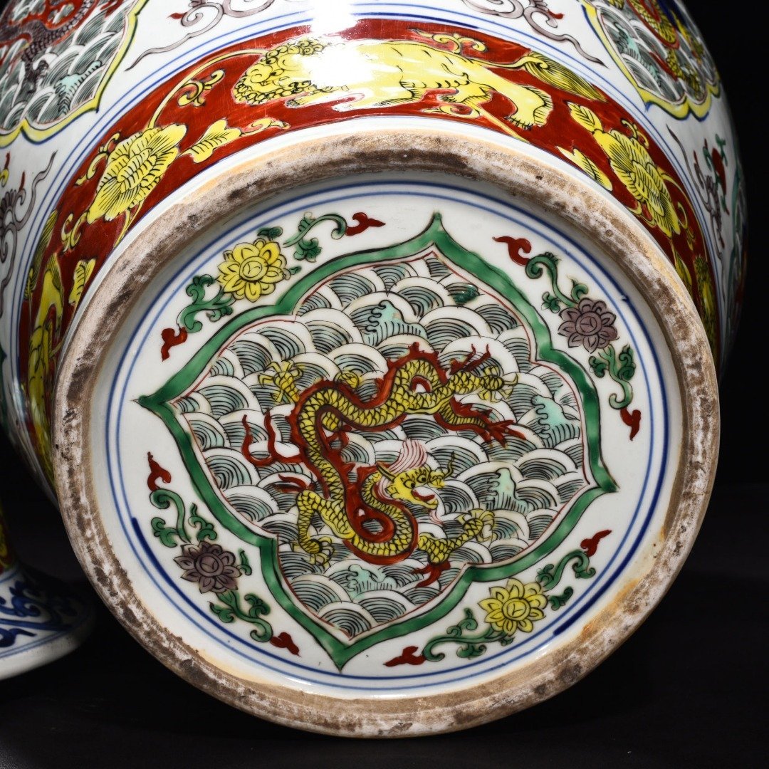Ming Dynasty Longqing colorful sea water dragon pattern animal ear general jar