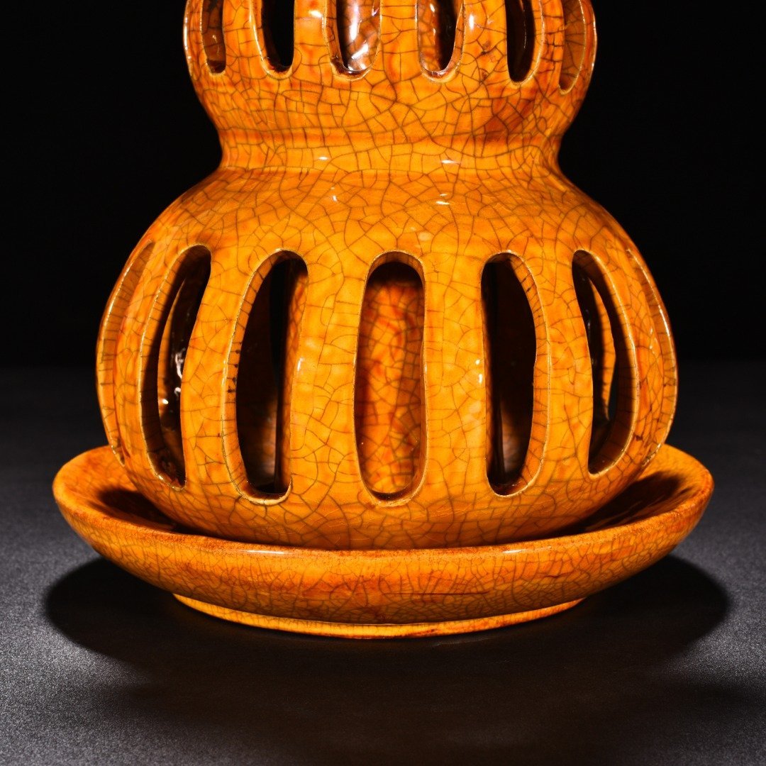 Song Dynasty three-color yellow glaze hollow bottle