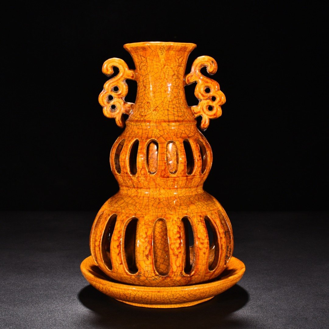 Song Dynasty three-color yellow glaze hollow bottle