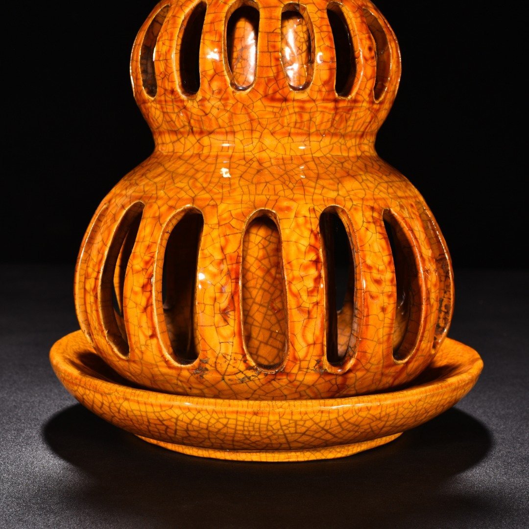 Song Dynasty three-color yellow glaze hollow bottle
