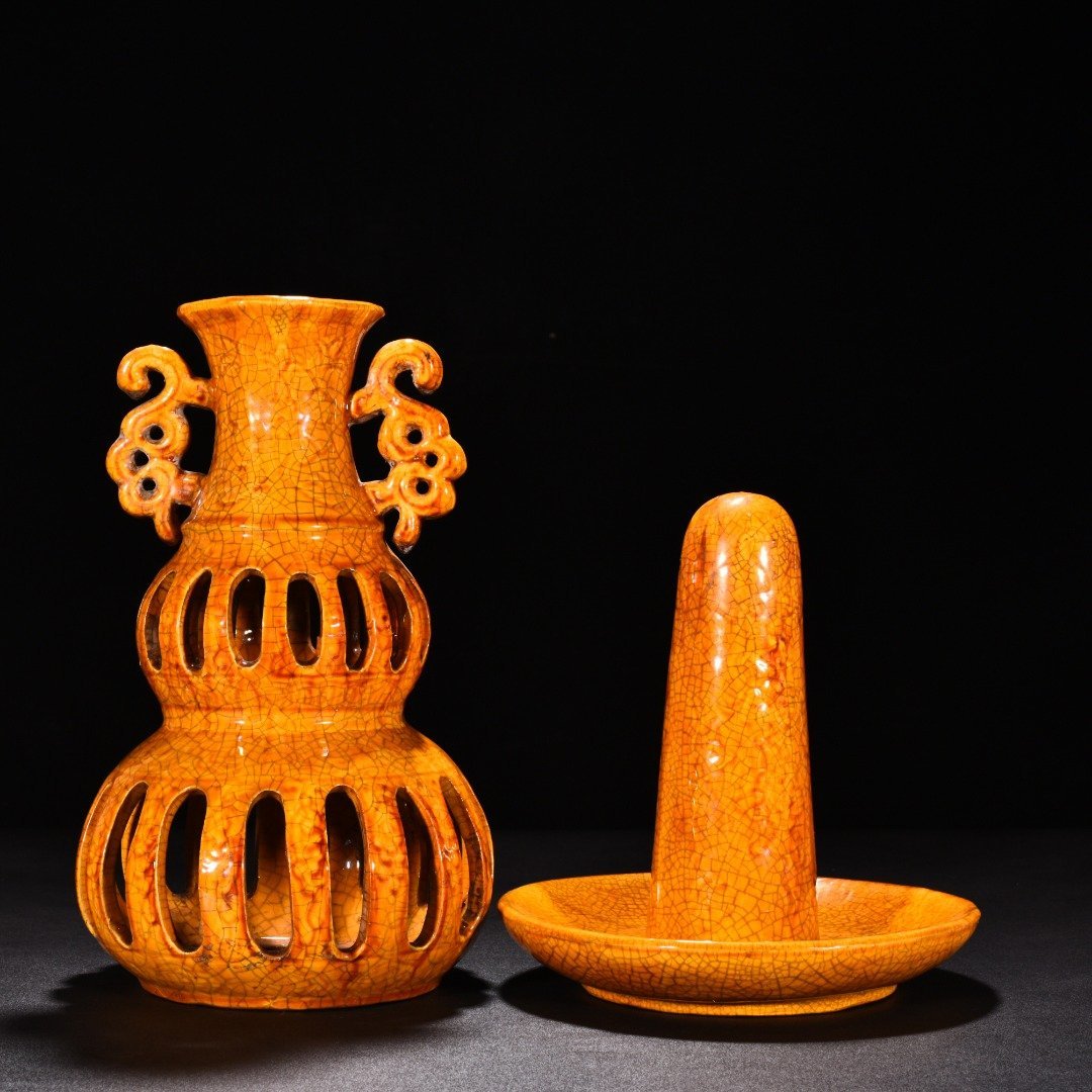 Song Dynasty three-color yellow glaze hollow bottle