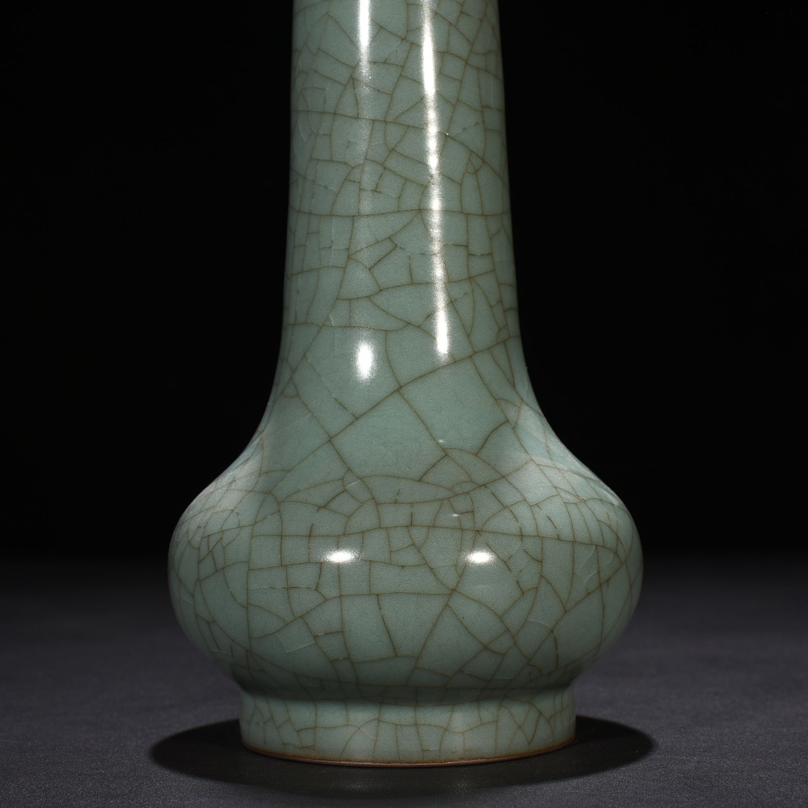 Song Dynasty official kiln style straight neck bottle