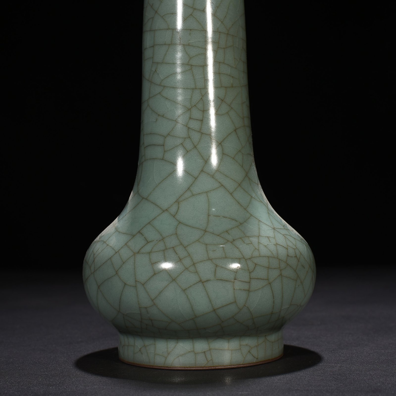 Song Dynasty official kiln style straight neck bottle