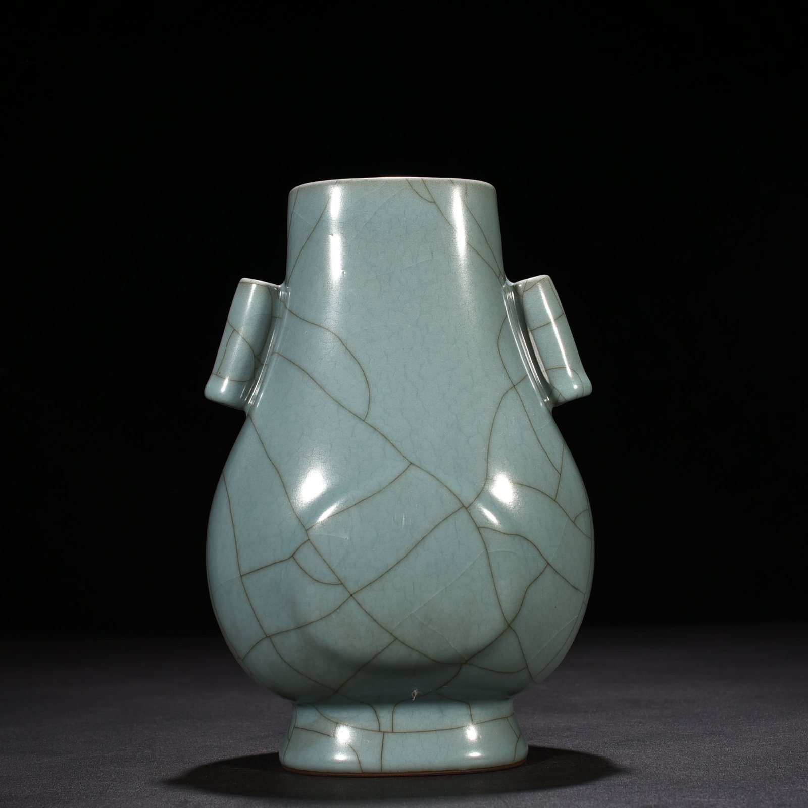 Song Dynasty A celadon-glazed apricot round ear-shaped vase