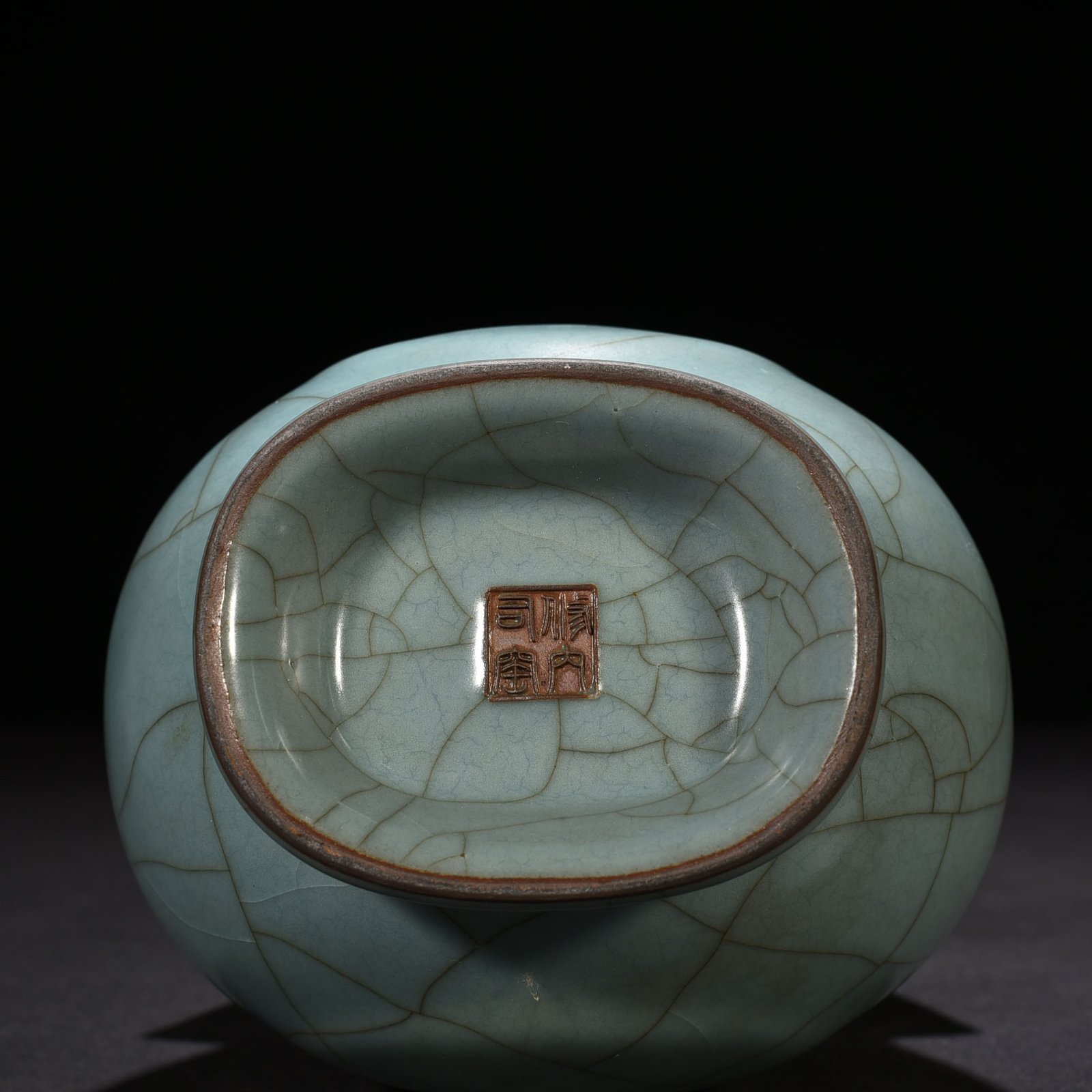Song Dynasty A celadon-glazed apricot round ear-shaped vase