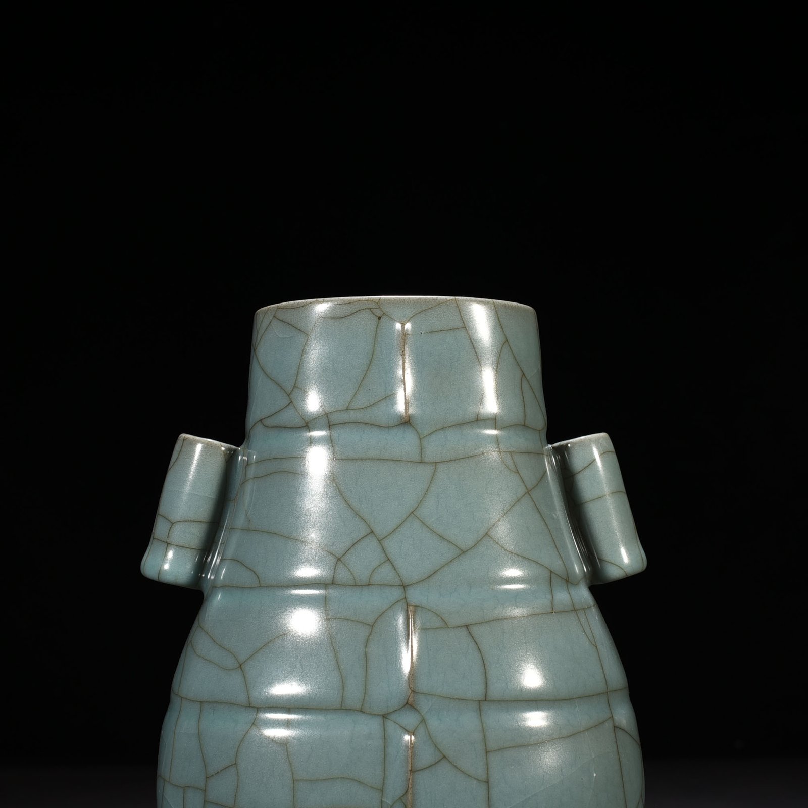 Song Dynasty Xiuneisi official kiln celadon-glazed through-ear vase