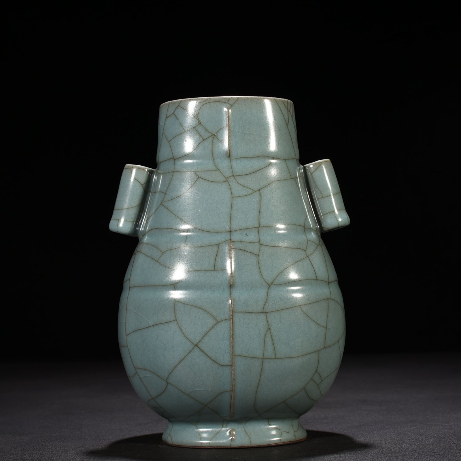 Song Dynasty Xiuneisi official kiln celadon-glazed through-ear vase