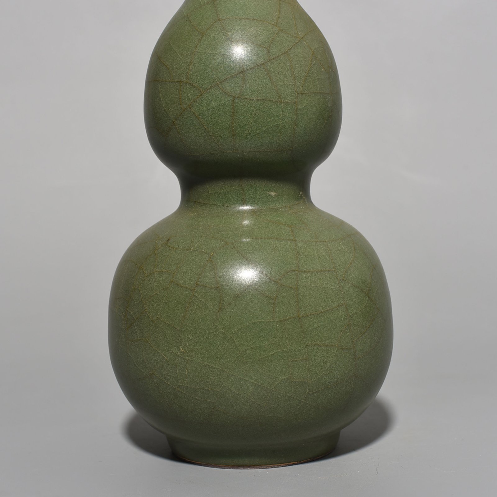 Song Dynasty Xiuneisi official kiln plum green glaze gourd vase