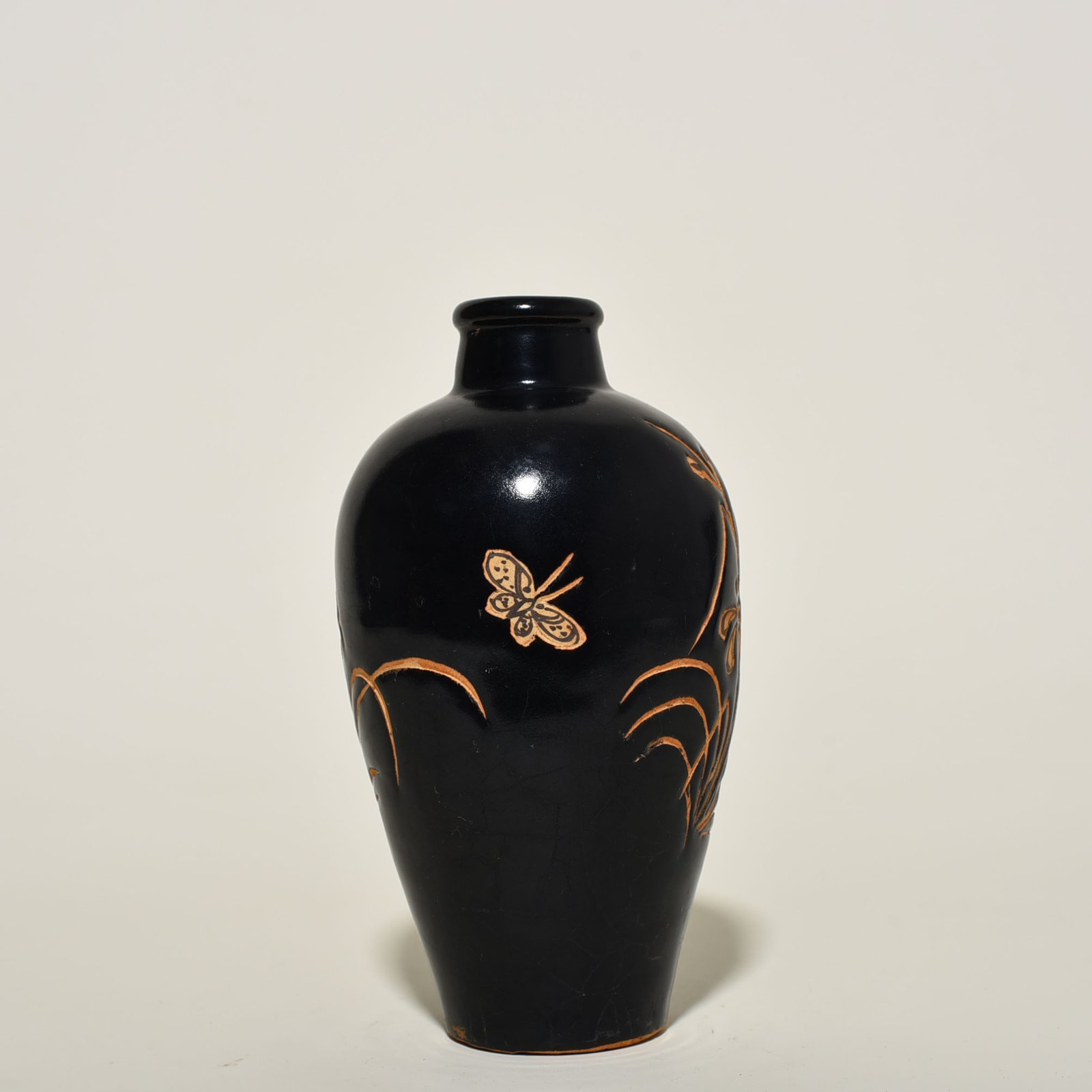 Song Dynasty Jizhou kiln carved orchid plum vase