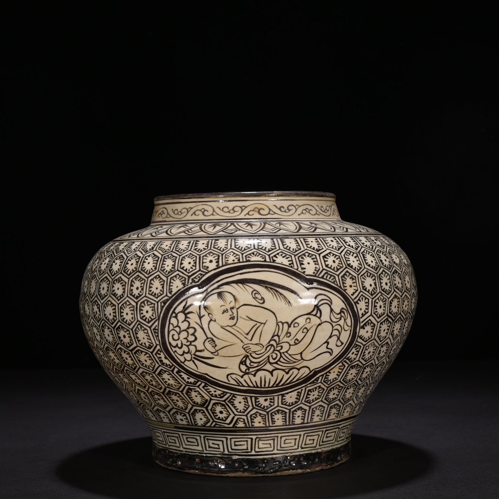 Song Dynasty Jizhou kiln Panzhi doll pattern jar