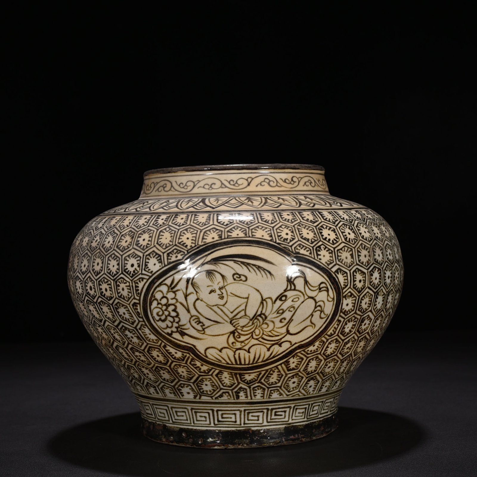 Song Dynasty Jizhou kiln Panzhi doll pattern jar