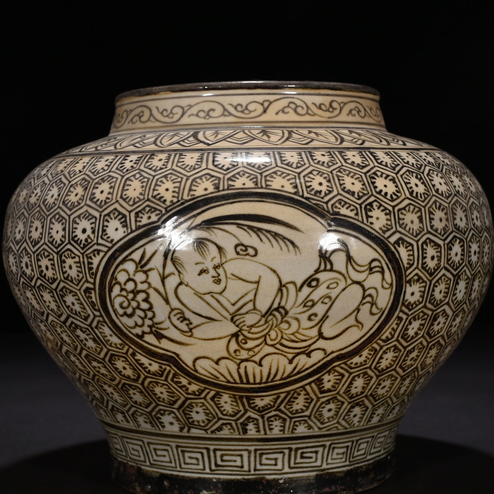 Song Dynasty Jizhou kiln Panzhi doll pattern jar