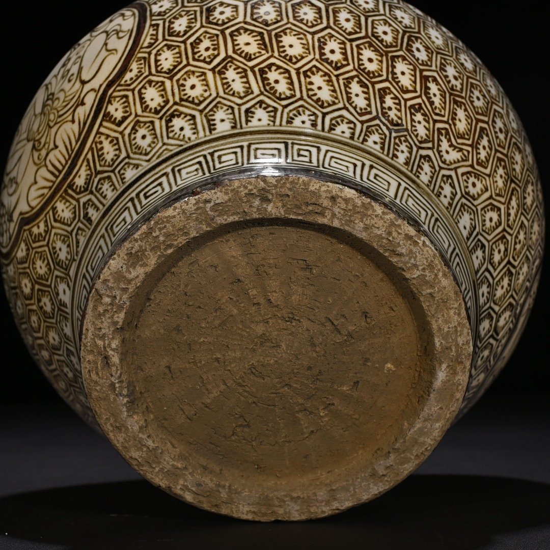 Song Dynasty Jizhou kiln Panzhi doll pattern jar