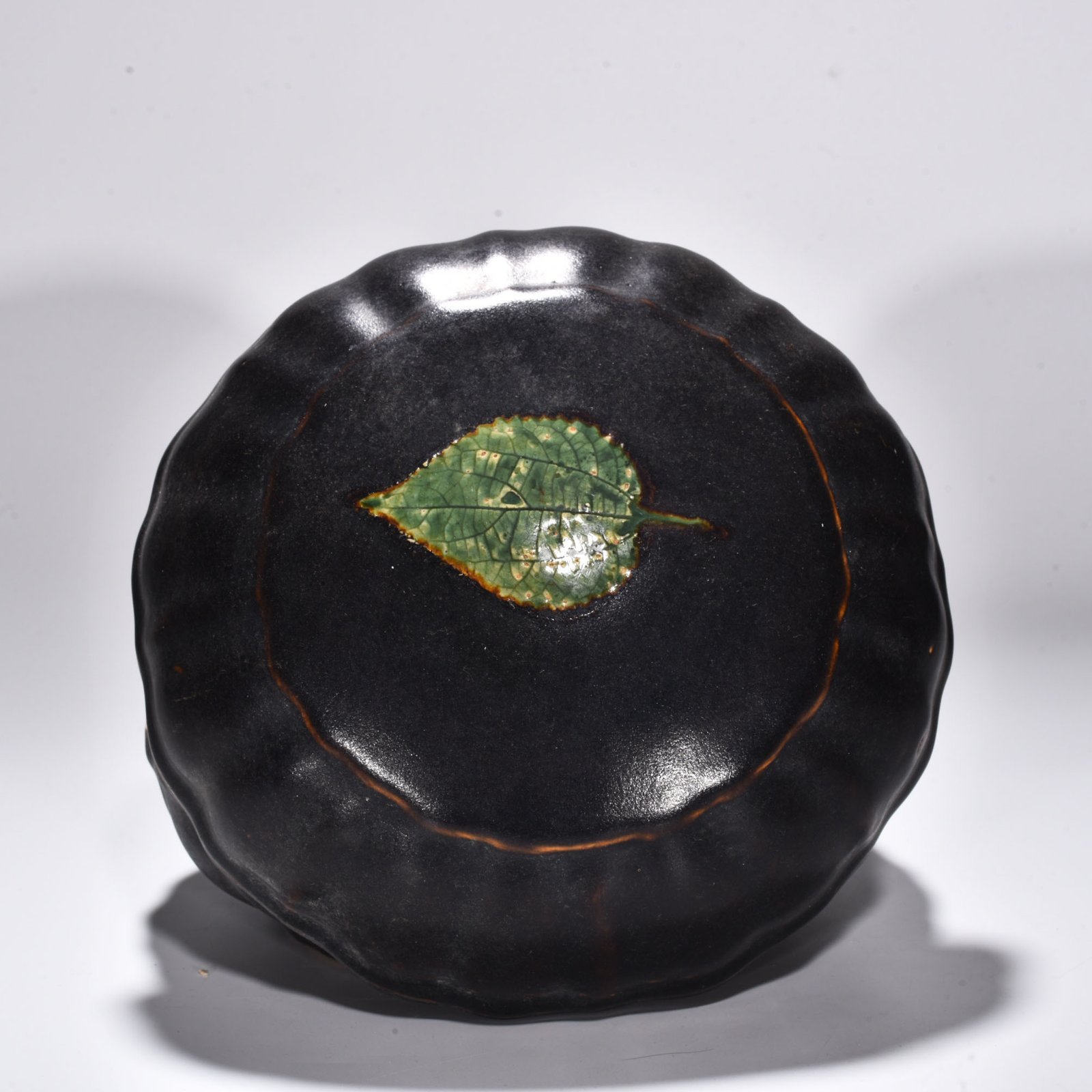 Song Dynasty Jizhou kiln leaf fruit box