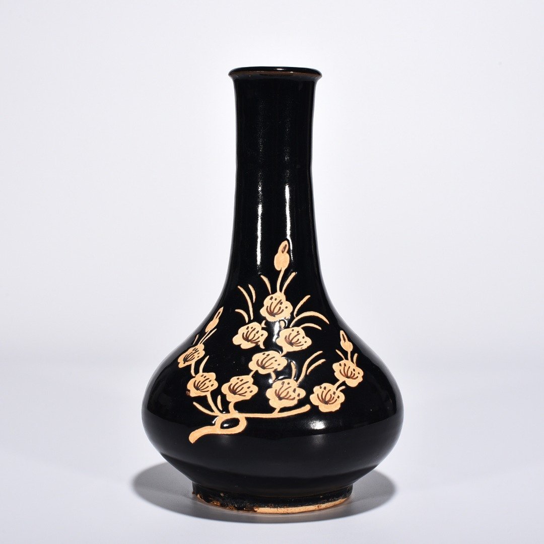 Song Dynasty Jizhou kiln plum pattern bile vase