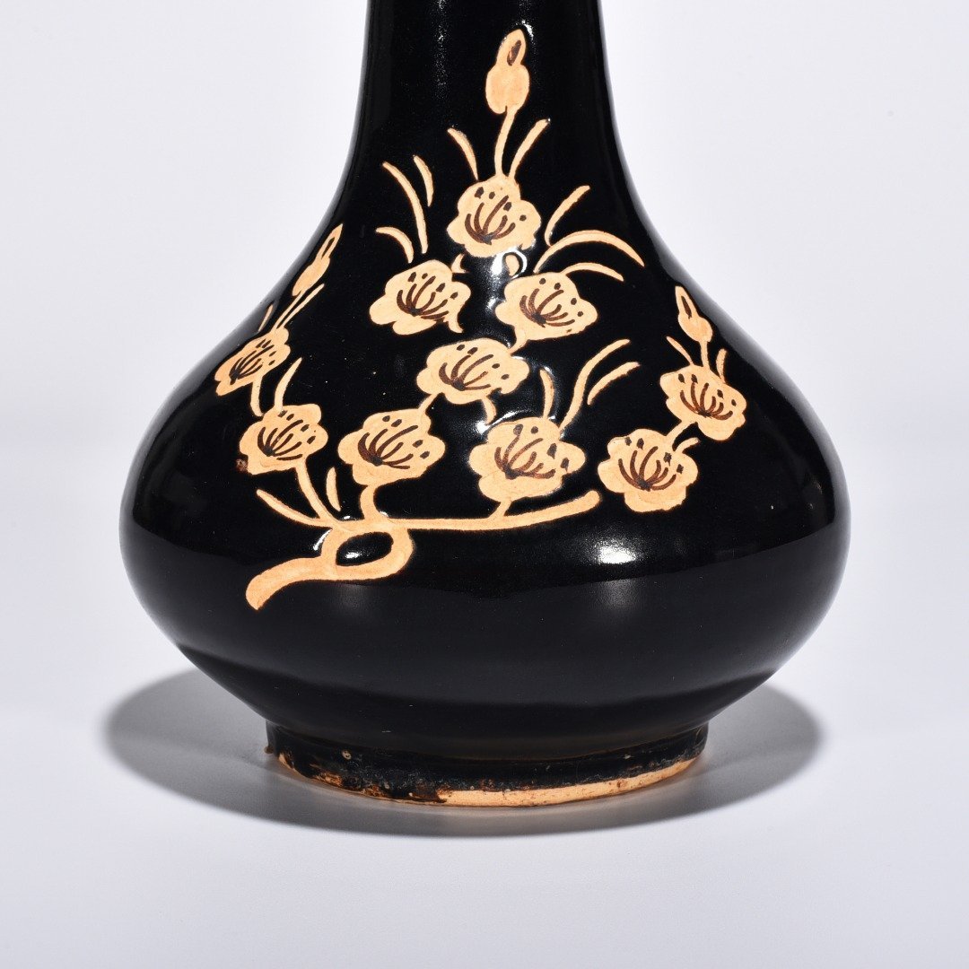 Song Dynasty Jizhou kiln plum pattern bile vase
