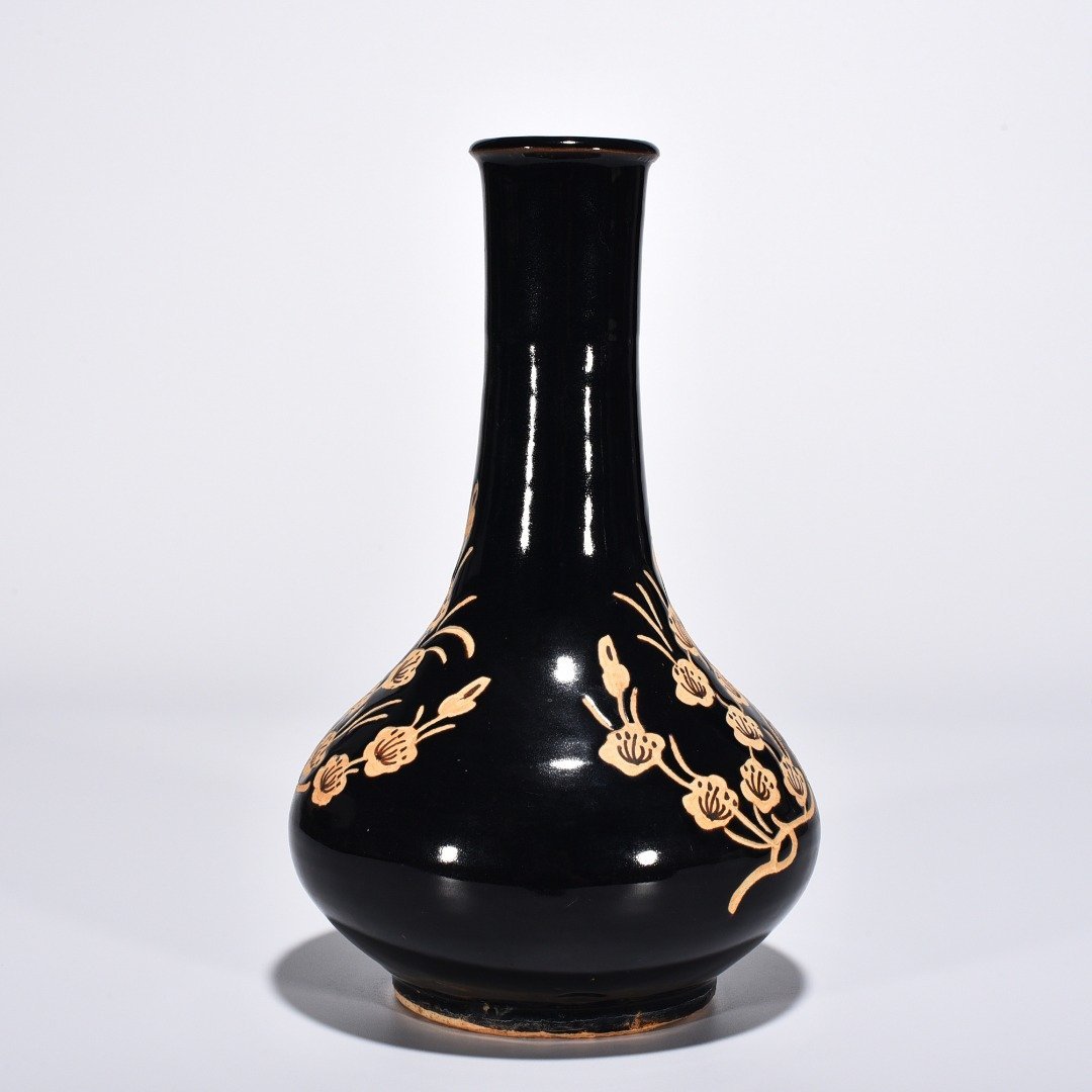 Song Dynasty Jizhou kiln plum pattern bile vase