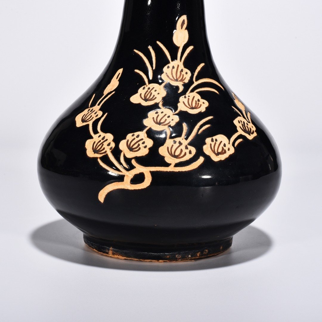 Song Dynasty Jizhou kiln plum pattern bile vase