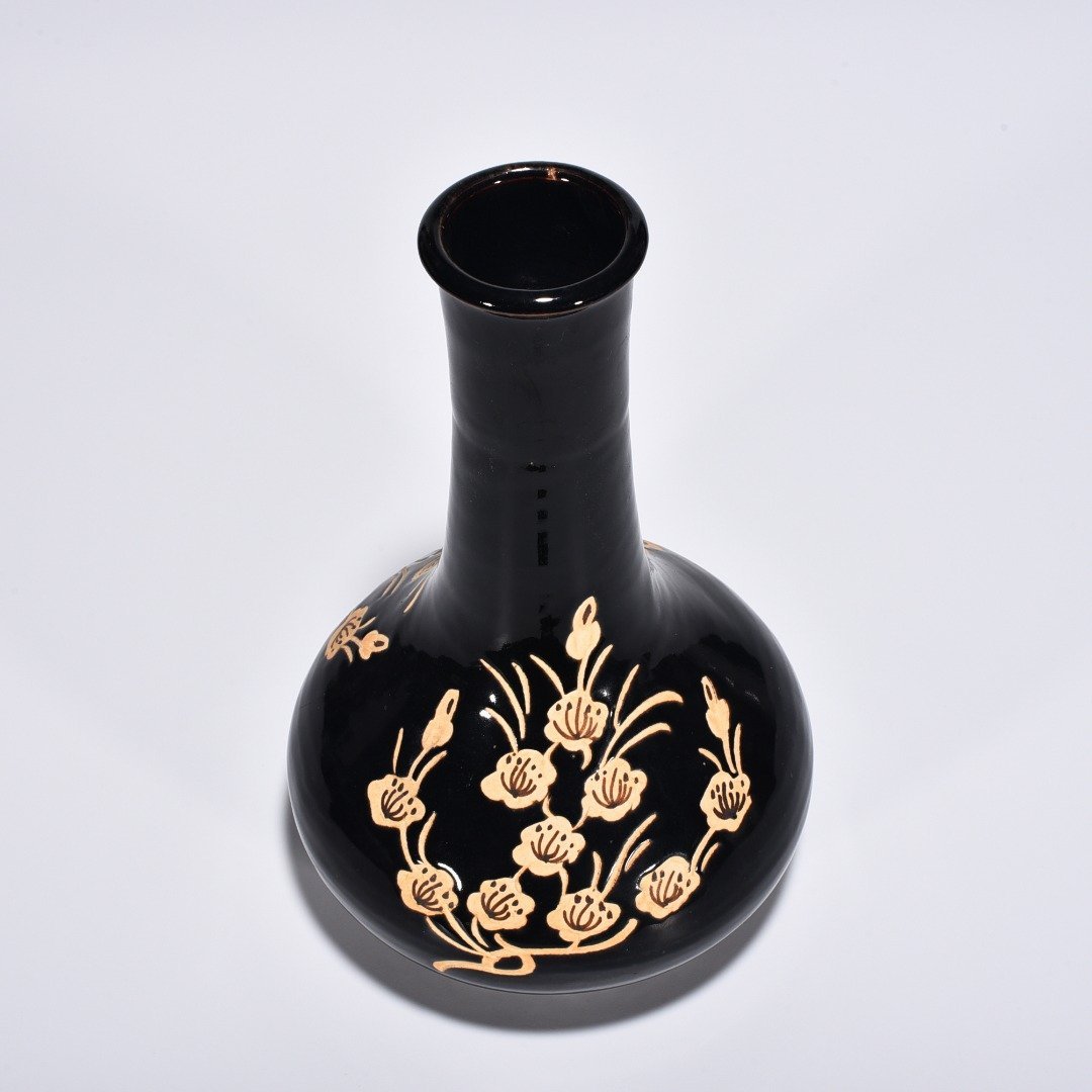 Song Dynasty Jizhou kiln plum pattern bile vase