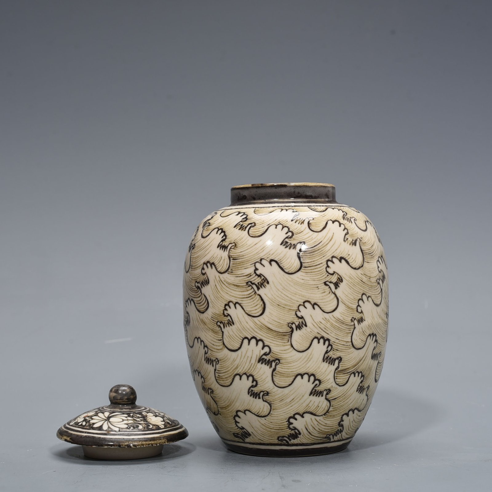 Song Dynasty Jizhou kiln wave pattern lid jar