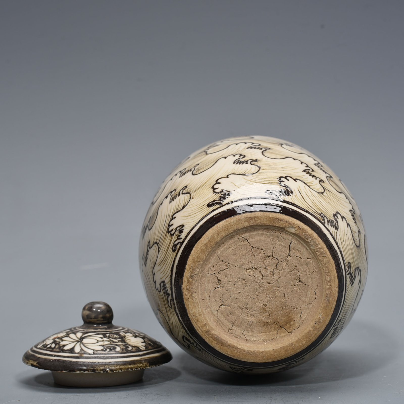Song Dynasty Jizhou kiln wave pattern lid jar
