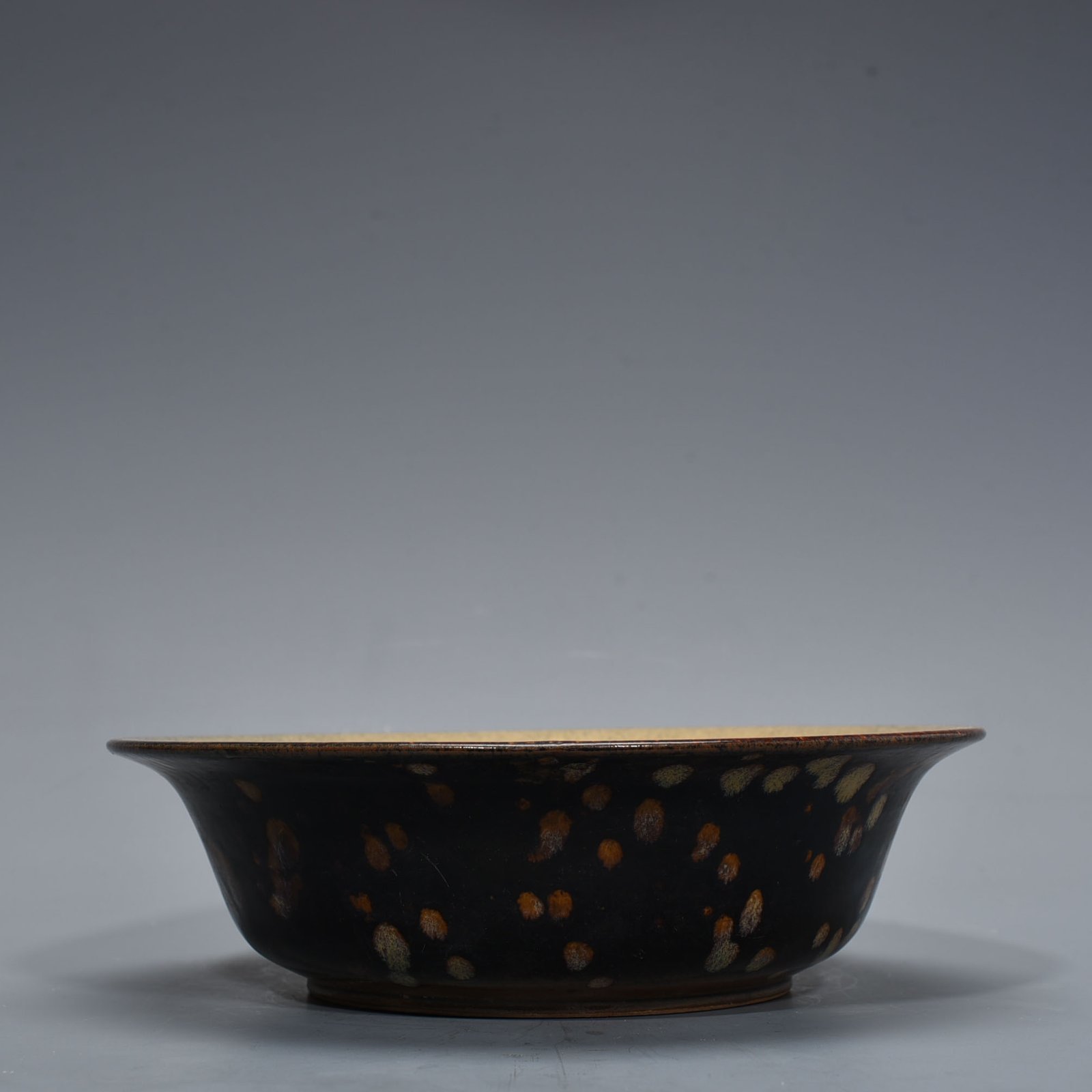 Song Dynasty Jizhou kiln fish and algae pattern folded rim bowl