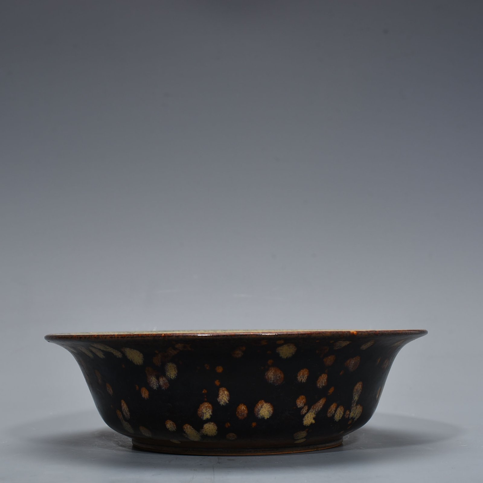 Song Dynasty Jizhou kiln fish and algae pattern folded rim bowl