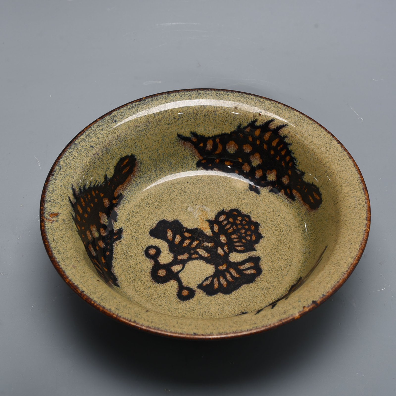 Song Dynasty Jizhou kiln fish and algae pattern folded rim bowl
