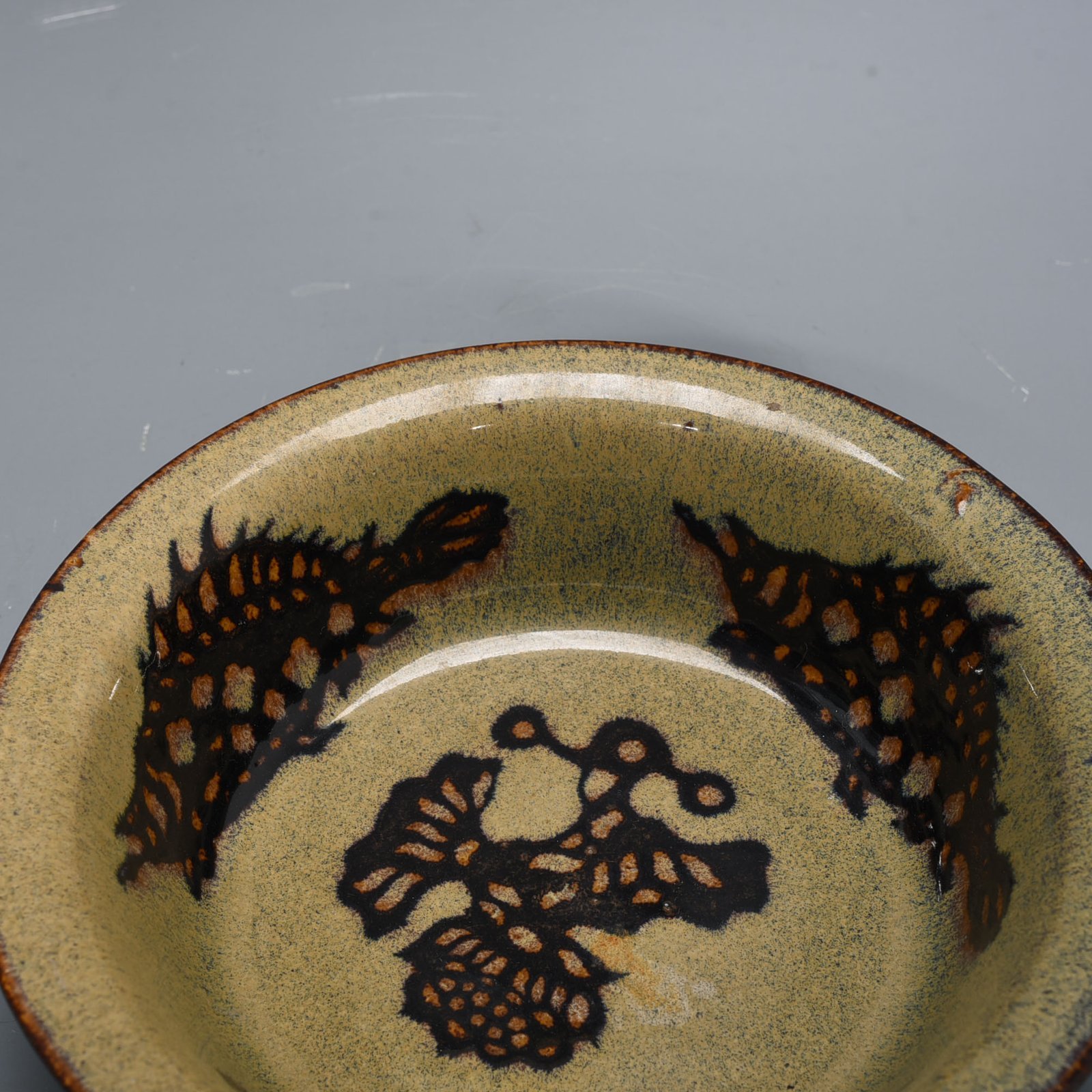 Song Dynasty Jizhou kiln fish and algae pattern folded rim bowl