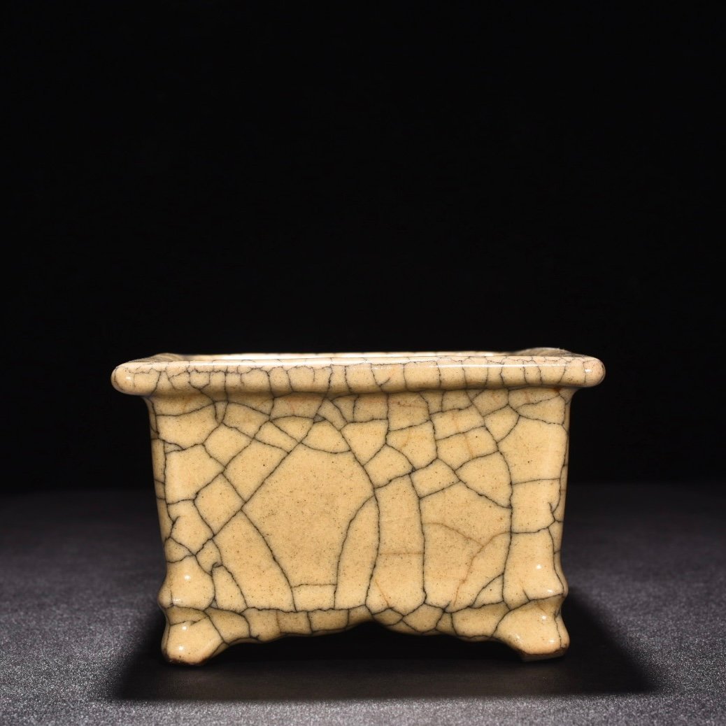 Song Dynasty Ge kiln square narcissus basin