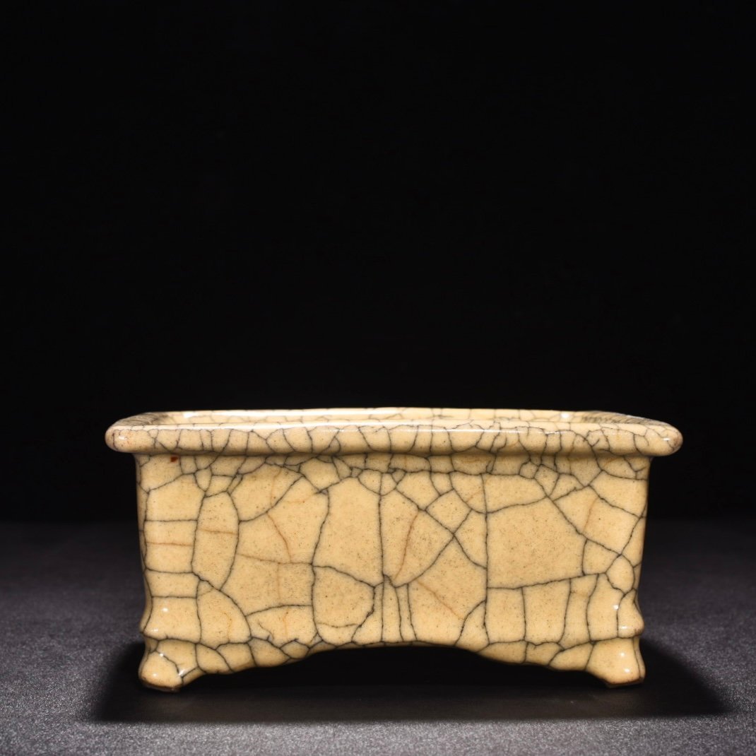Song Dynasty Ge kiln square narcissus basin
