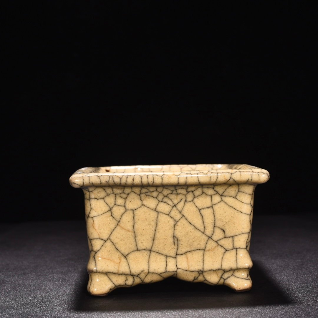 Song Dynasty Ge kiln square narcissus basin
