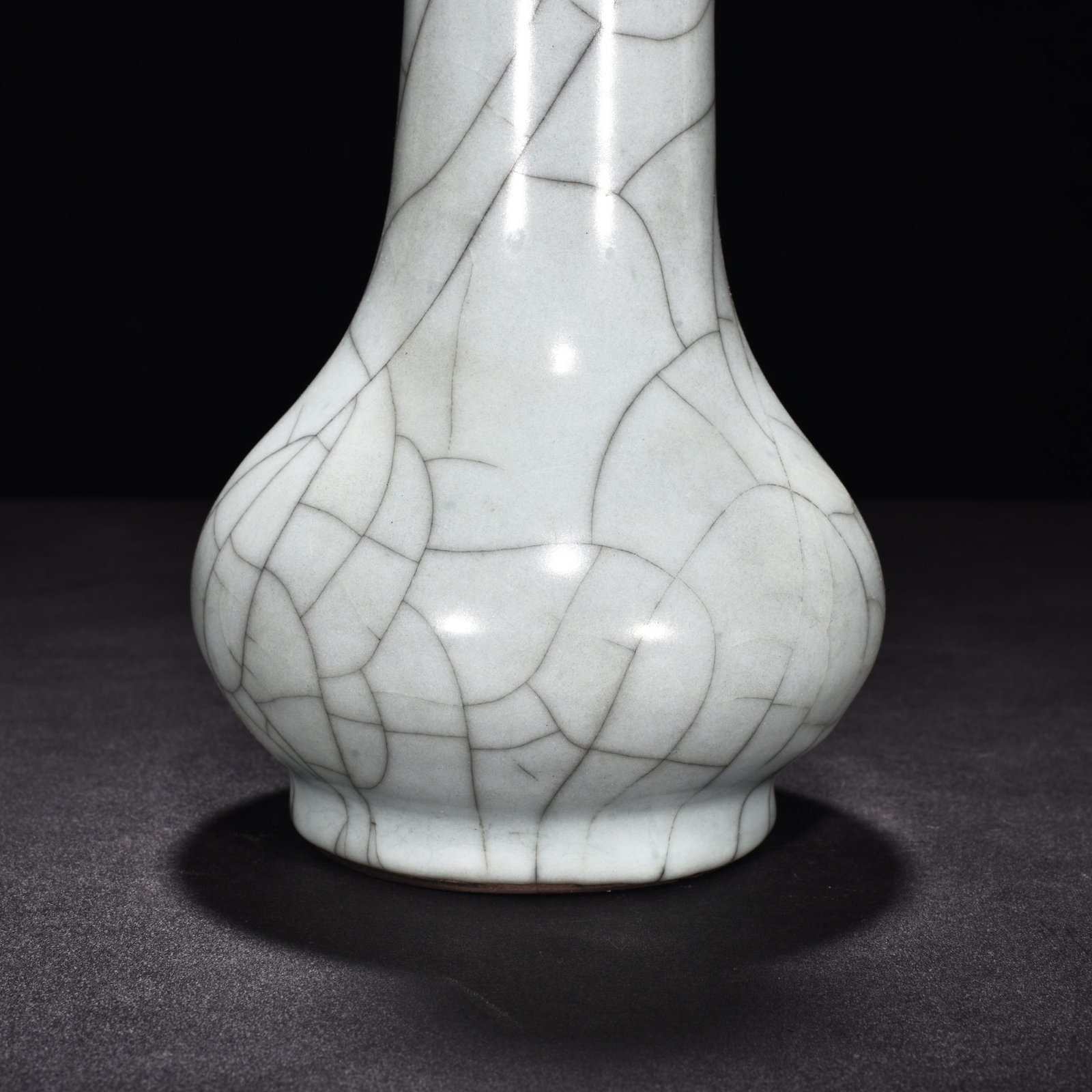 Song Dynasty Ge Kiln Water-chestnut-shaped Vase