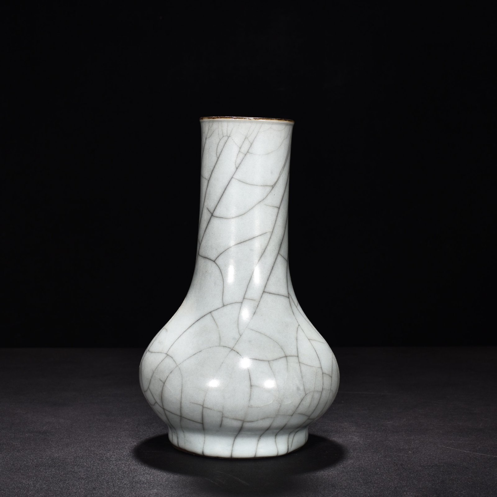 Song Dynasty Ge Kiln Water-chestnut-shaped Vase