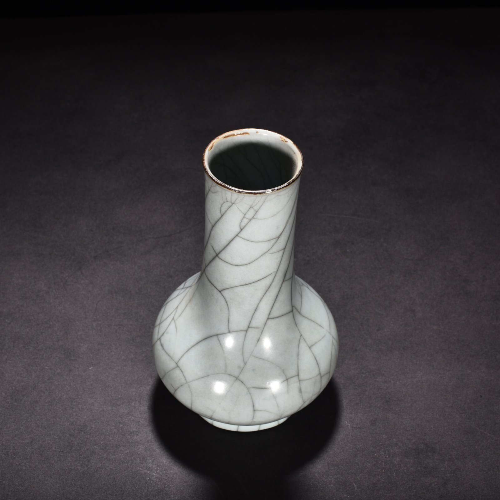 Song Dynasty Ge Kiln Water-chestnut-shaped Vase