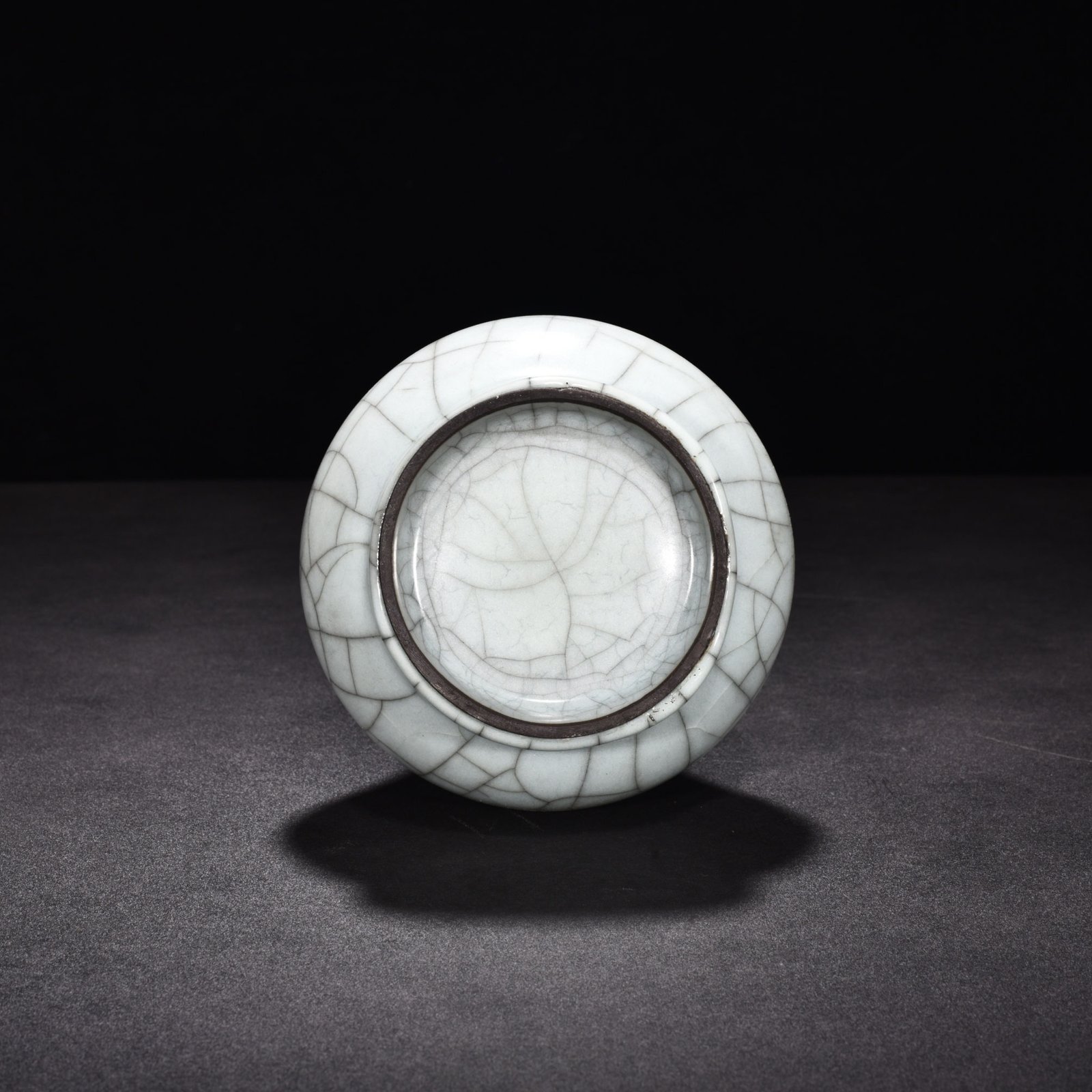 Song Dynasty Ge Kiln Water-chestnut-shaped Vase