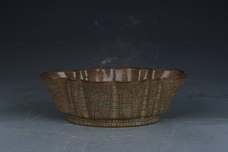 Song Dynasty Ge Kiln Begonia Wash